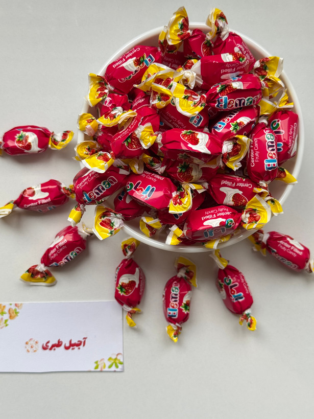 تافی مغزدار خامه ای توت فرنگی ۵۰۰ گرمی